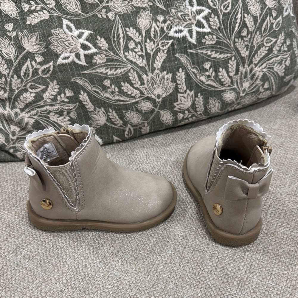 Stylish Tan toddler Boots